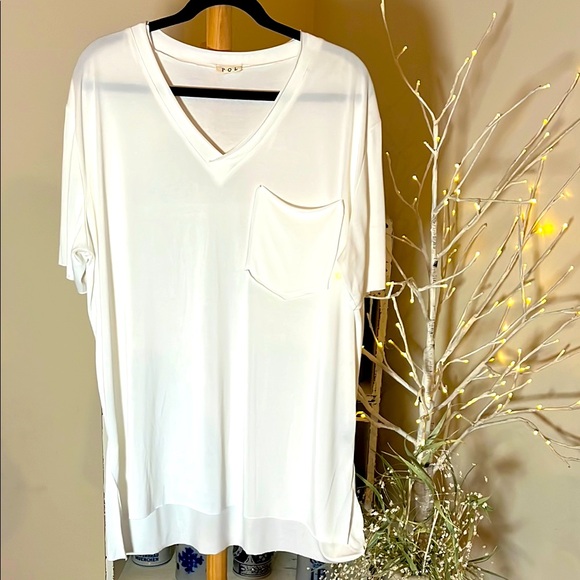 POL Tops - NWOT POL M Classic White Hi/Low Short Sleeve Tee. Oversized and extremely SOFT